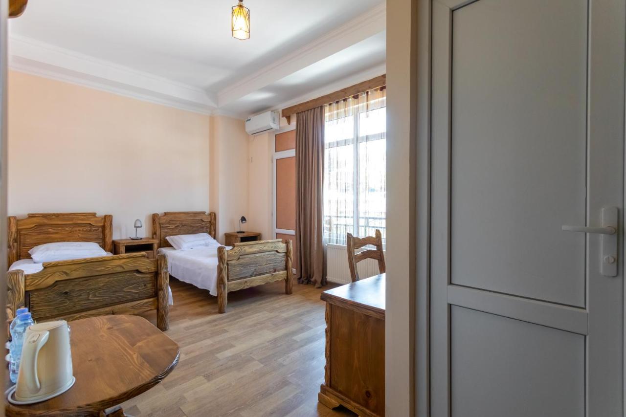 Hotel Phasis Kutaisi Exteriér fotografie